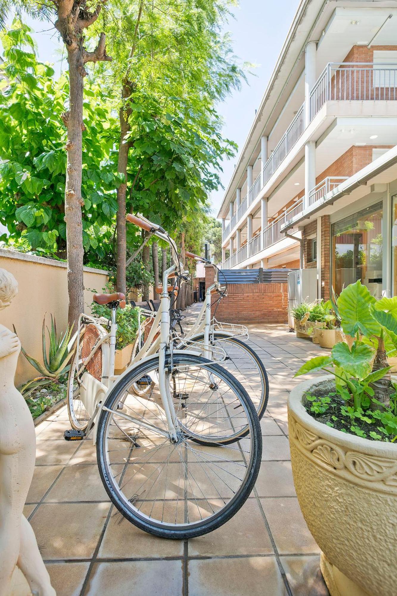 Apartamentos Velor กาสเตย์เดเฟลส์ ภายนอก รูปภาพ
